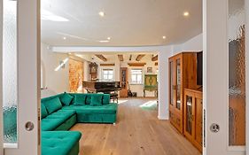Luxuriöse Sandstein Villa - 320 qm - 7 Räume
